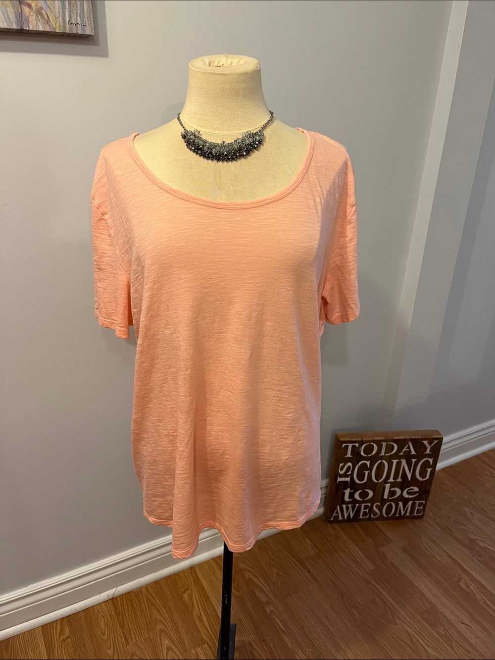 😍CLEARANCE - NATURAL REFLECTIONS Peach Short-Sleeve Tee Twisted Keyhole Back 1X